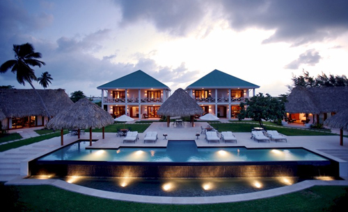 cayes-victoria-house-resort-pool